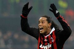 Ronaldinho varován i v AC Milán. Pojede nakonec na MS?