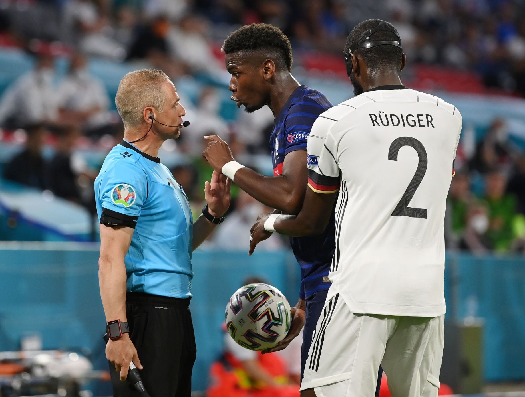 Antonio Rüdiger a Paul Pogba v zápase Francie - Německo, ME 2020