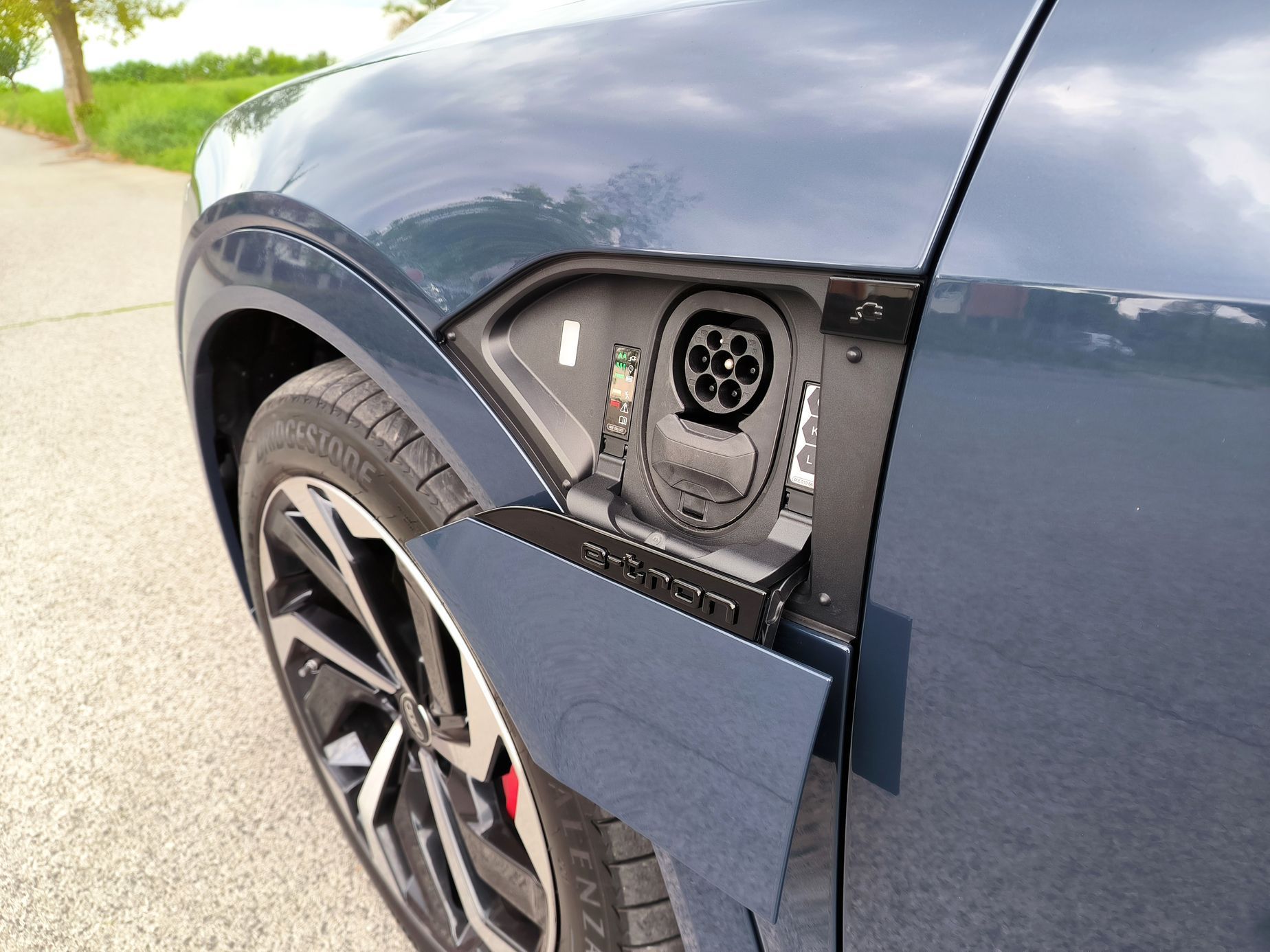 Audi Q8 55 e-tron (2023)
