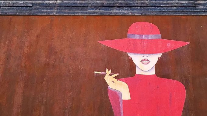 Murál v ulicích albánské metropole Tirany.