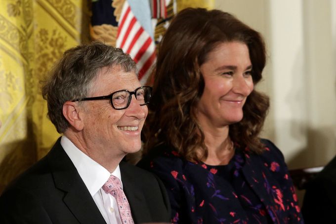 Bill a Melinda Gatesovi na snímku z roku 2016 v Bílém domě při udělování ocenění Prezidentská medaile svobody