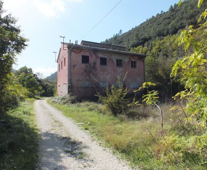 Dvoupodlažní domek poblíž města Norcia.