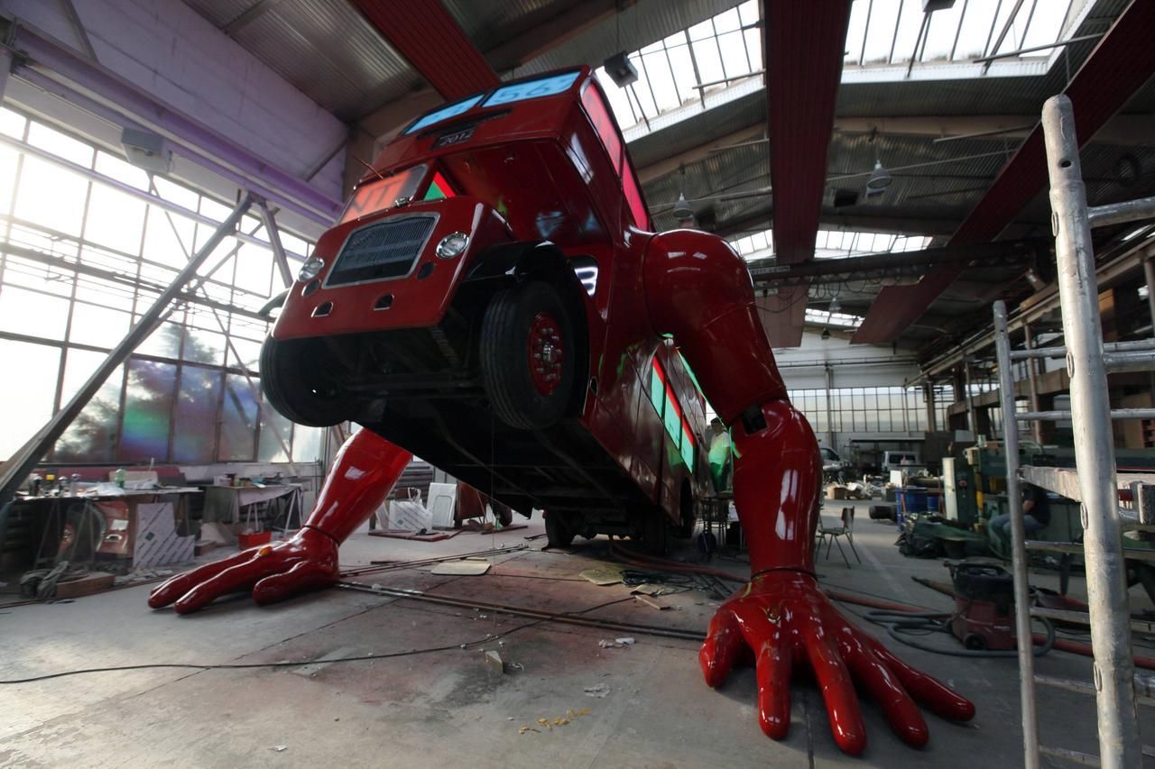 Foto: Podívejte se jak robotický "Double-decker" od Davida Černého dělá kliky