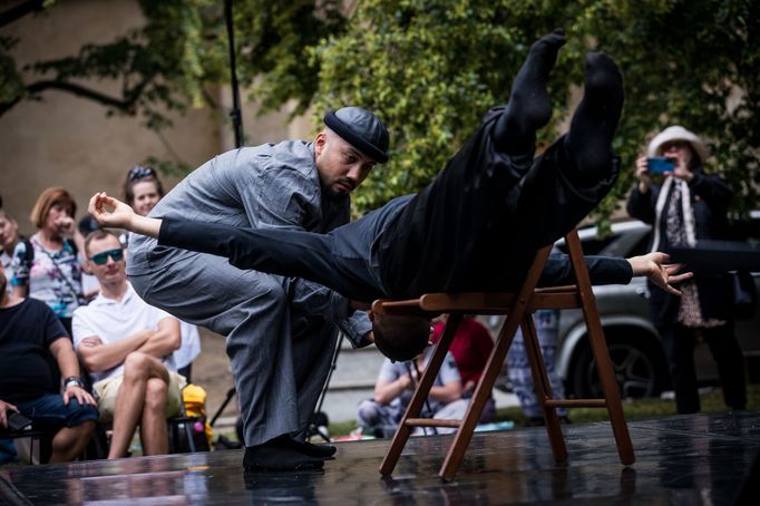 Na snímku z pražské části festivalu Korespondance jsou tanečníci Giovani Vreede a Mr. Kriss.