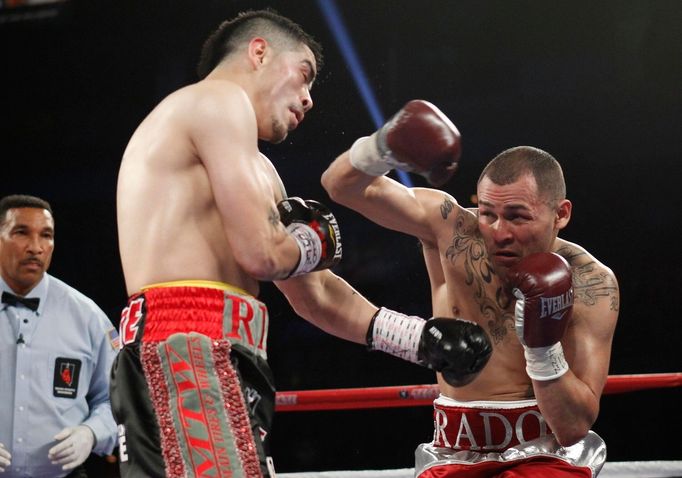 Box, Mike Alvarado -  Brandon Rios