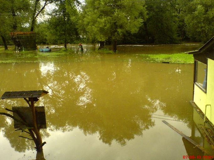 Rozvodněná Úhlava mezi Domažlicemi a Klatovy, sobota 7. srpna