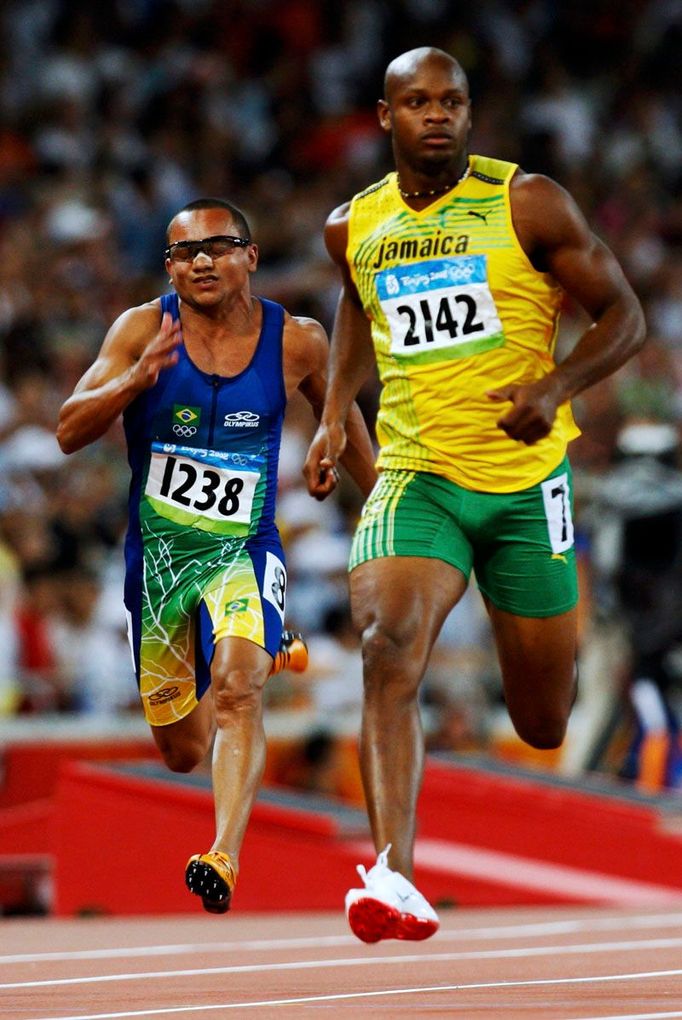 Asafa Powell a Vicente Lima na trati 100m.