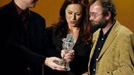 Producent Pavel Strnad, Simona Stašová a Bohdan Sláma s Českým lvem za nejlepší film.