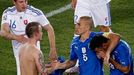 Smutný Cannavaro gratuluje soupeři k postupu