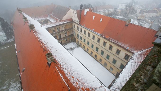 Foto: Zámek v Moravském Krumlově je na prodej, zájem má město. Plánovaná aukce se ale nuceně odkládá
