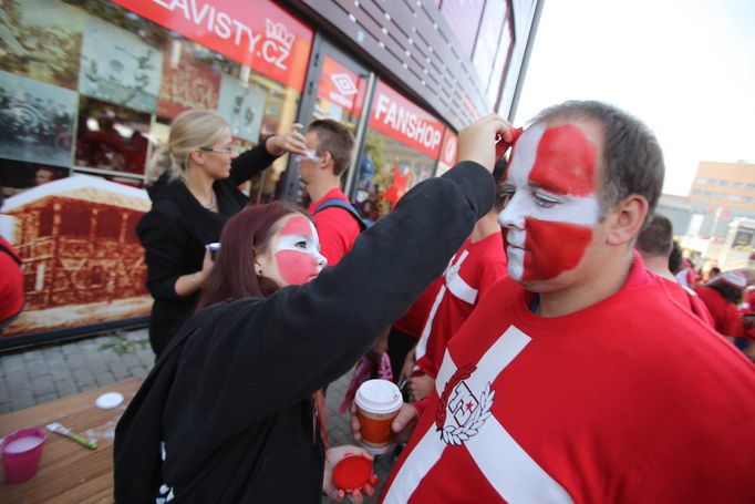 Pochod fanoušků Slavie na derby