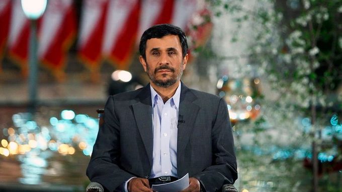 Íránský prezident Ahmadínežád vydírá Západ nejrůznějším způsobem, také pomocí rukojmích