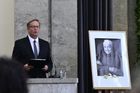 Zcela zaplněné krematorium Strašnice se s Krampolem rozloučilo hudbou a zpěvem