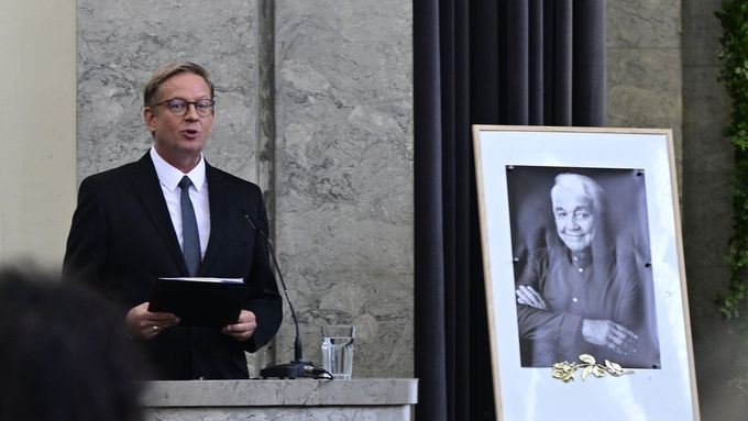 Rozloučení s hercem Jiřím Krampolem se konalo v pátek 8. srpna 2025 ve smuteční síni strašnického krematoria v Praze. Smuteční řeč přednesl moderátor Aleš Cibulka.