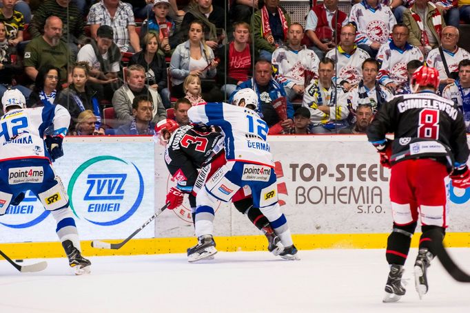 2. finále, Třinec-Kometa: Michal Kovařčík - Leoš Čermák