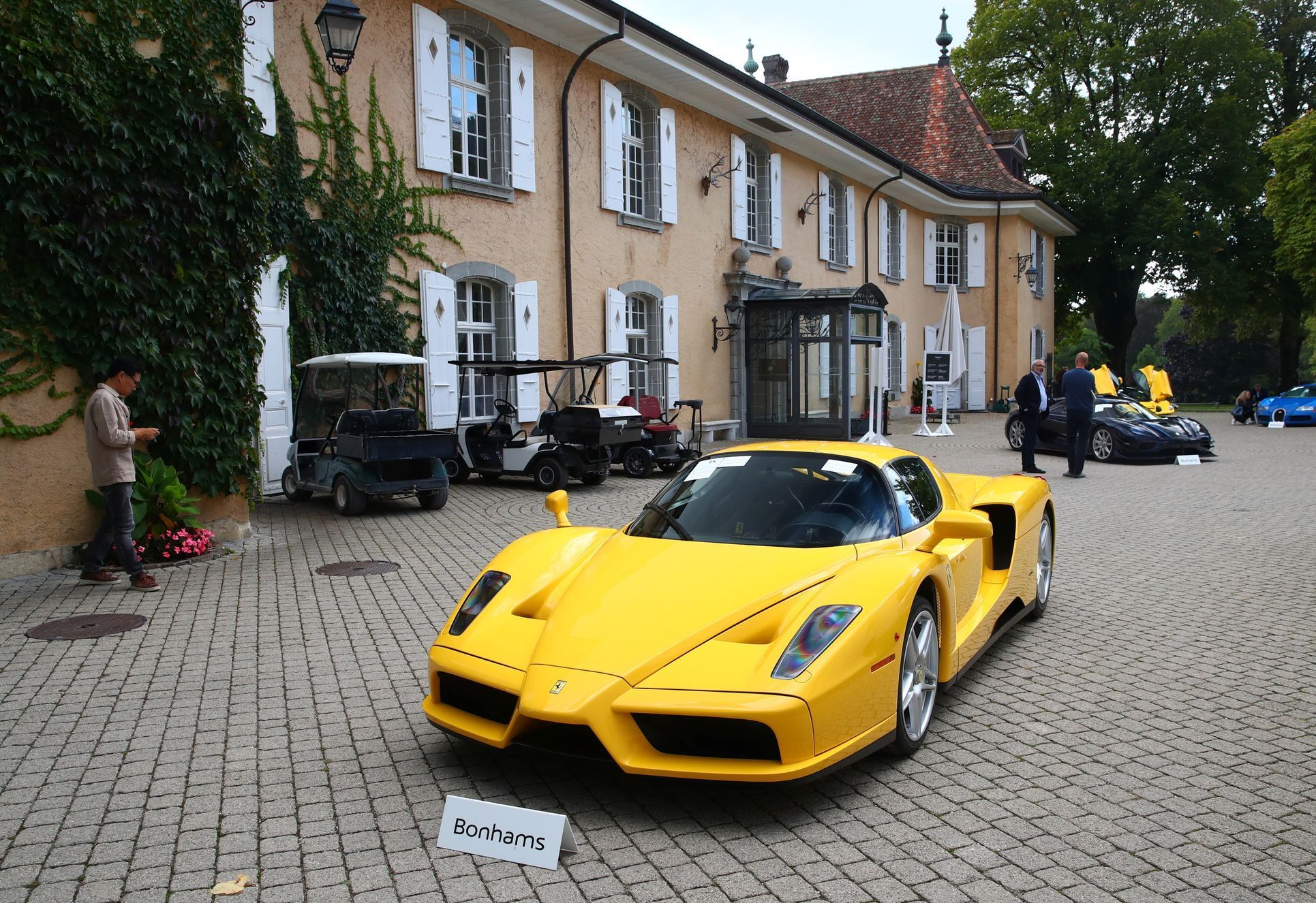 aukce luxusních automobilů