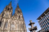 Toto gotické mistrovské dílo prochází stavebními a restaurátorskými pracemi téměř 800 let. A to je dobře, protože se říká, že svět skončí, až bude katedrála hotová.