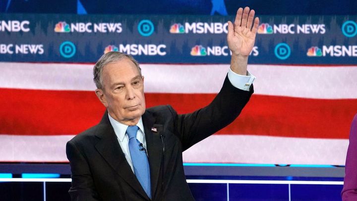 Bloomberg odstoupil z boje o Bílý dům, proti Trumpovi podpoří Bidena