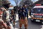 Do kostela v Pákistánu vtrhli dva teroristé a stříleli po věřících. Útok nepřežilo nejméně osm lidí