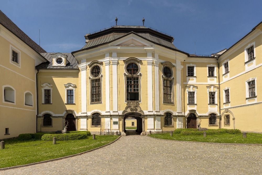 Zámek Žďár nad Sázavou budova vnitřní část