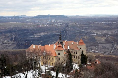 Památné ruiny severočeské. Jezeří
