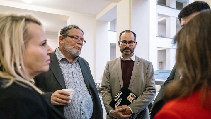 Moderátoři překvapili kandidáty v eurovolbách. Nečekaně se začali ptát anglicky; Zdroj foto: Radek Vebr / MFDNES + LN / Profimedia