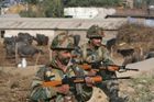 Po útoku na vojenskou základnu v Indii zemřelo 11 lidí. Operace proti ozbrojencům stále pokračuje