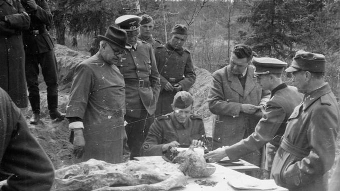 Exhumace těl v Katyni.