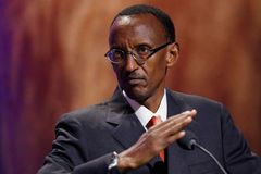 Vyvedl zemi z genocidy, ale stal se z něj autokrat. Rwandský prezident si kráčí pro další zvolení