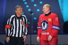 "Vyhodili nás jako psy." Šokovaná ruská legenda sleduje hokejový šampionát
