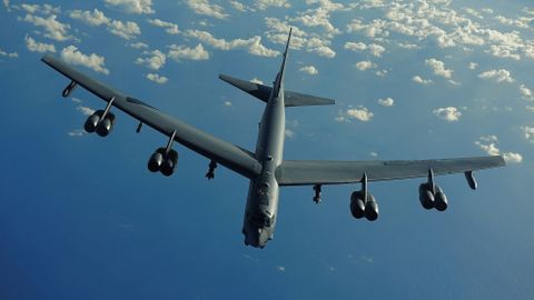 Video: V Mošnově přistál strategický bombardér B-52