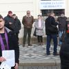 Protest proti kardinálu Dukovi