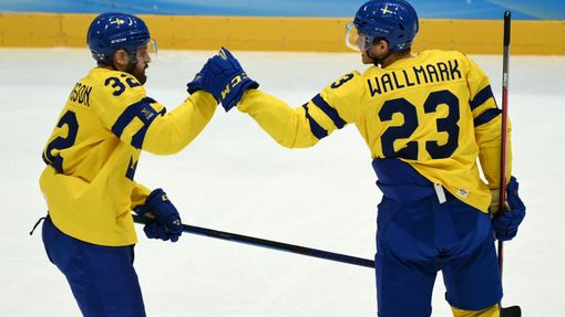 Radost hokejistů Švédska proti Kanadě.