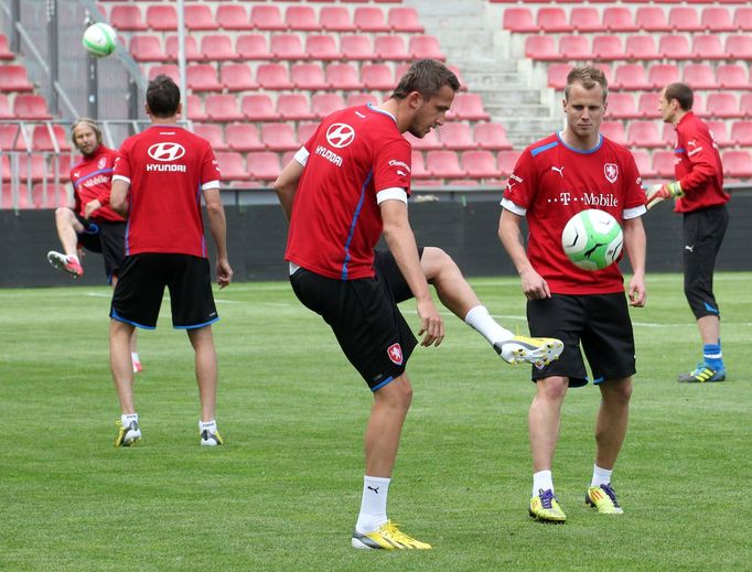 Trénink české reprezentace před utkáním s Itálií (Pekhart a Limberský)