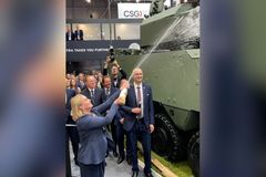 Odšpuntováno. Černochová v Brně postříkala pandura a rozjela miliardovou zakázku