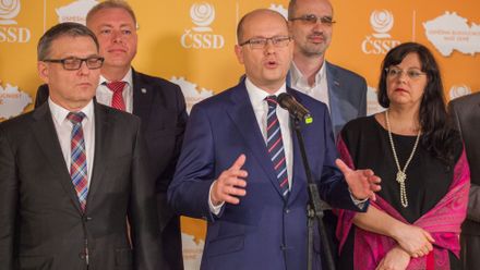 Sobotka končí ve vedení ČSSD, nahradí ho Chovanec, volební lídr bude Zaorálek