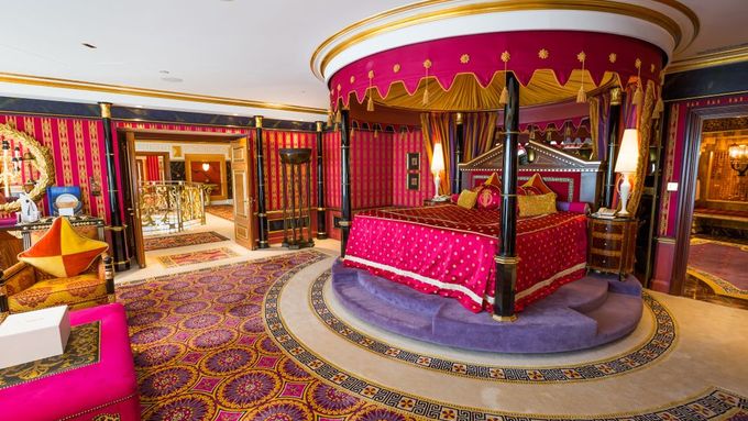 Nejluxusnější hotel světa pořádá prohlídky, za pár tisíc ukáže i koupelnu ze zlata