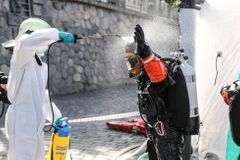 V nýrské firmě uniklo 200 litrů jedovaté chemikálie. Čtyři lidé jsou v nemocnici na pozorování