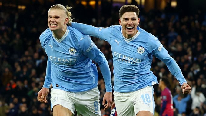 Erling Haaland a Julian Álvarez z Manchesteru City