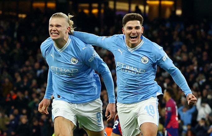 Erling Haaland a Julian Álvarez z Manchesteru City