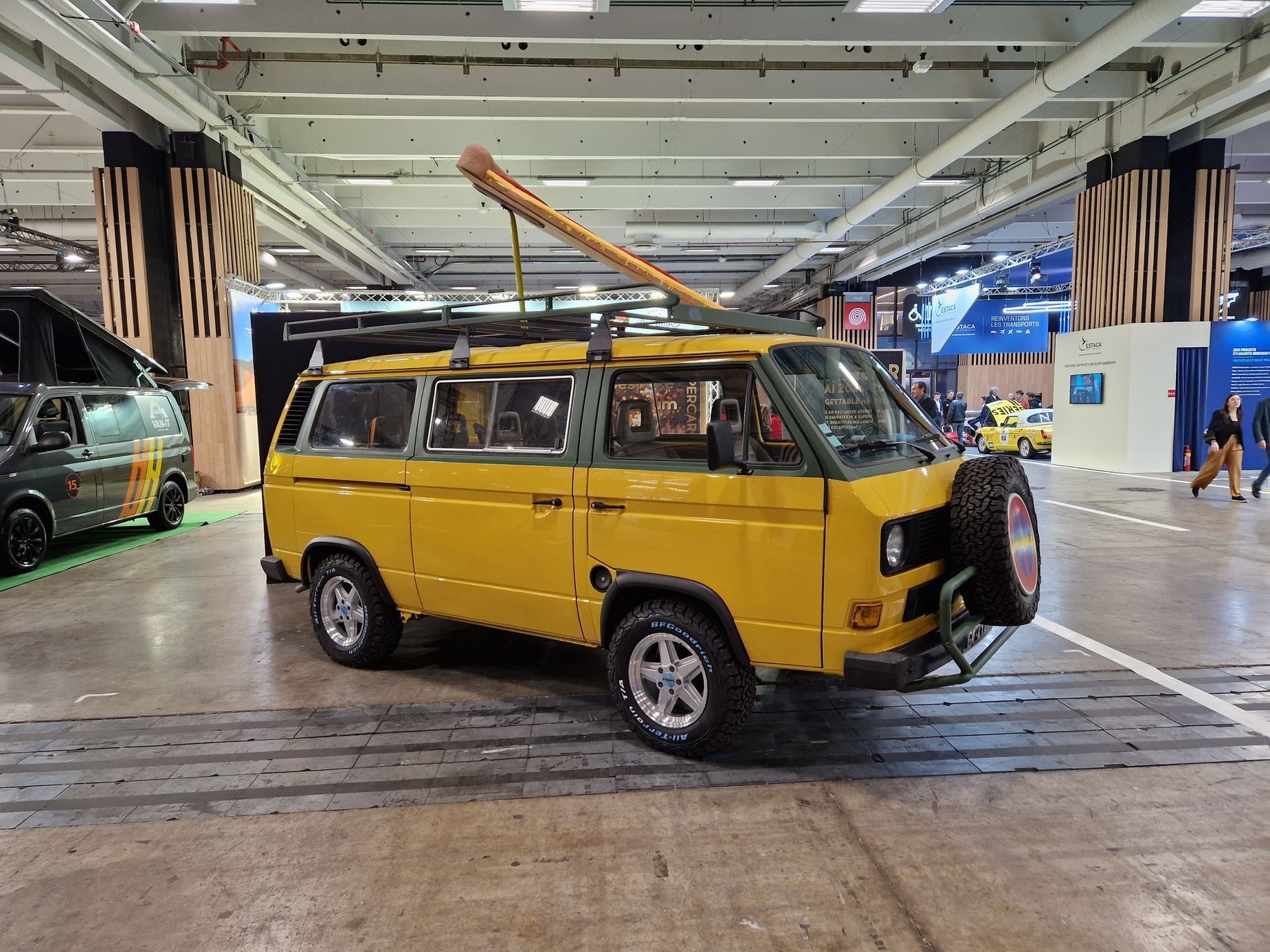 historická a filmová auta autosalon Paříž