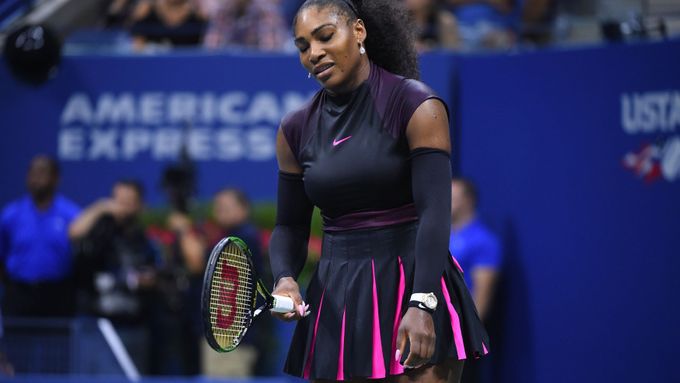Zklamaná Serena Williamsová v semifinále US Open.