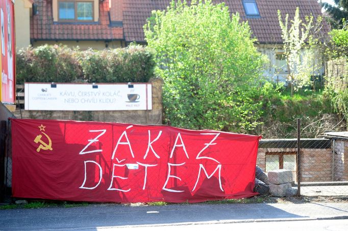 Na sjezd KSČM dorazil prezident Miloš Zeman. Je to první návštěva hlavy státu od roku 1989 na podobné akci komunistů.