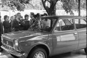 Západní fenomén Československa. O Fiat 127 z Tuzexu se zájemci "poprali"