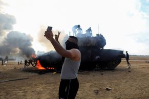 Izrael zaskočili teroristé, teď chystá pomstu. Na sítích kolují otřesná videa z útoků