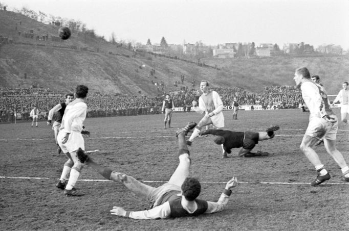 Ivo Viktor v zápase s Ajaxem Amsterdam (1967)