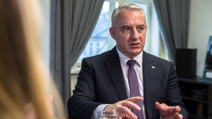 Středula není šéfem odborů, neplatil příspěvky. Centrála svolala mimořádný sněm
