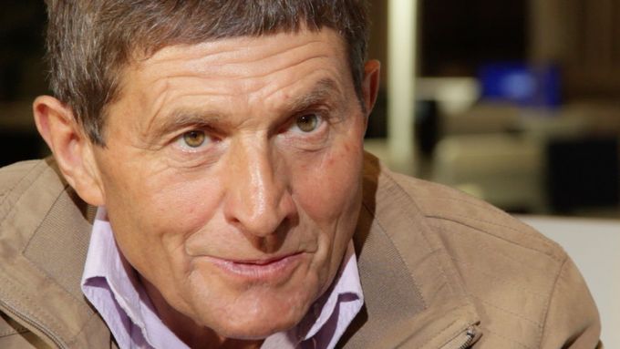 O vstupu do centrální politiky jsem uvažoval, ale kamarádi mi to rozmluvili, vypráví Josef Váňa. Taky popisoval svoje šance ve Velké pardubické a doufá, že letošní ročník byl jeho poslední.