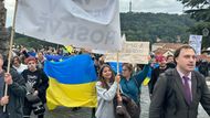 Momentka z demonstrace, kterou do Prahy svolal spolek Svatopluk, 27. září 2025. na snímku odpůrci demonstrace.