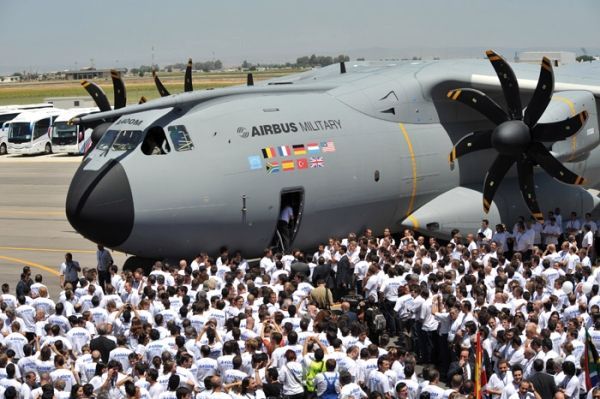 A 400M, nový náklaďák oblohy NATO, poprvé vzlétl